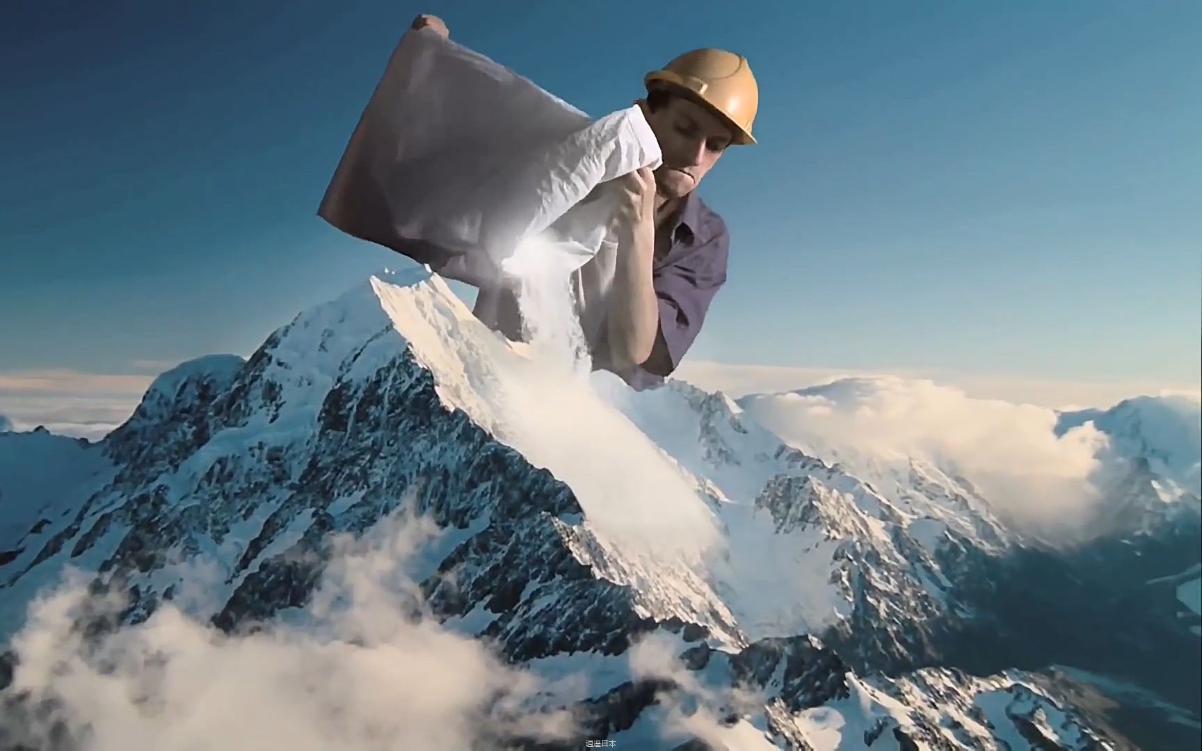 巨人往山上倒雪，人工制造出一座雪山，搞笑科幻短片《超级人类》-1.jpg