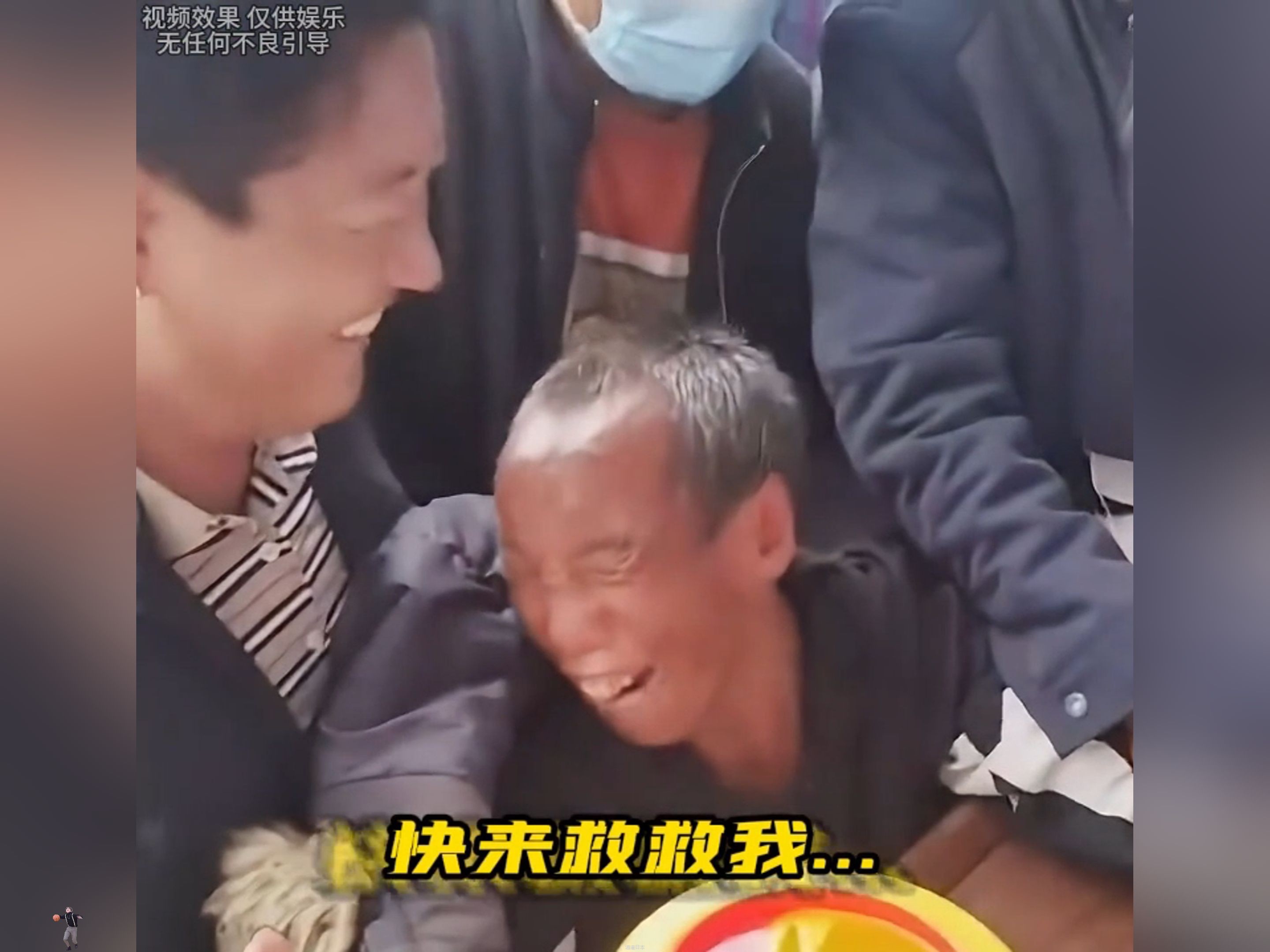 打针搞笑名场面，幼崽伤心，猛男落泪-1.jpg