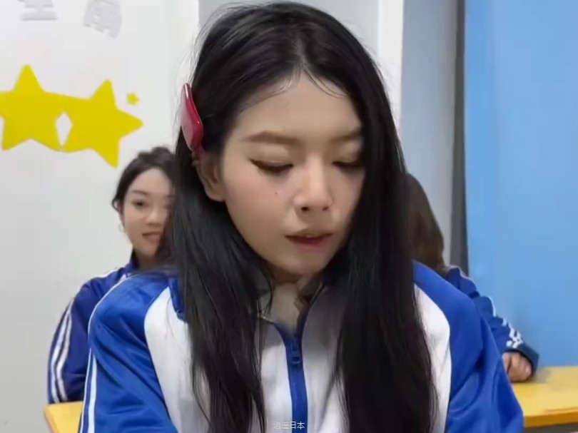 高中时候我喜欢一个女生，也是老是看她，后来被她说成变态。-1.jpg